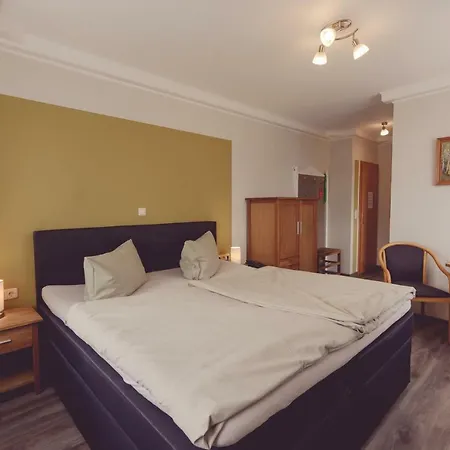 Hotel Und Berggasthof Spiessberghaus Am Rennsteig 2*